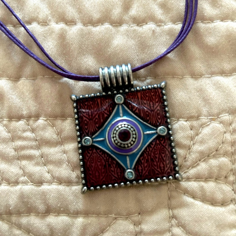 Lia Sophia pendant style choker necklace